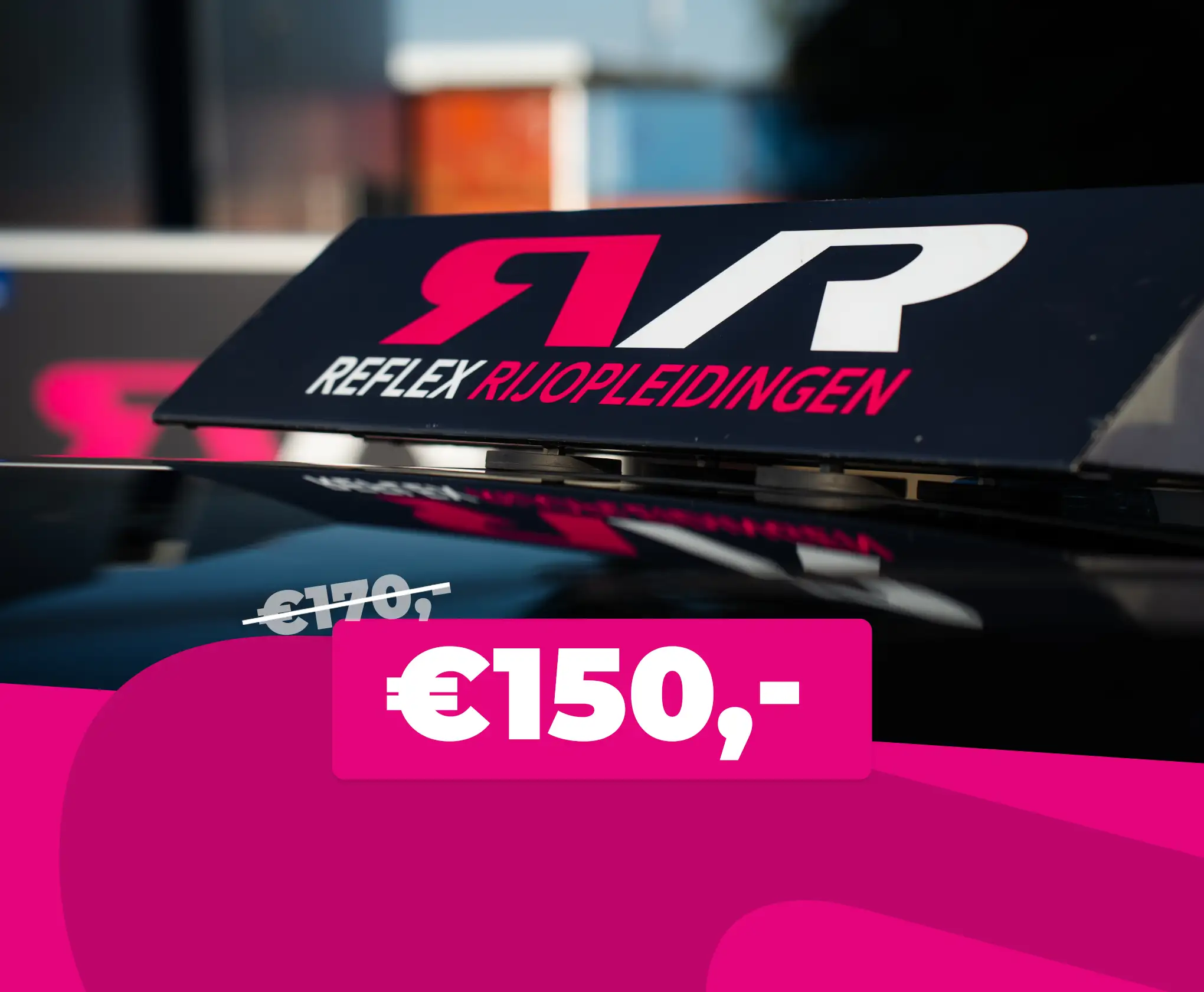 Reflex Rijopleidingen dakbord met een actietarief van 150 euro voor een aanhanger proefles (BE) in Woerden.