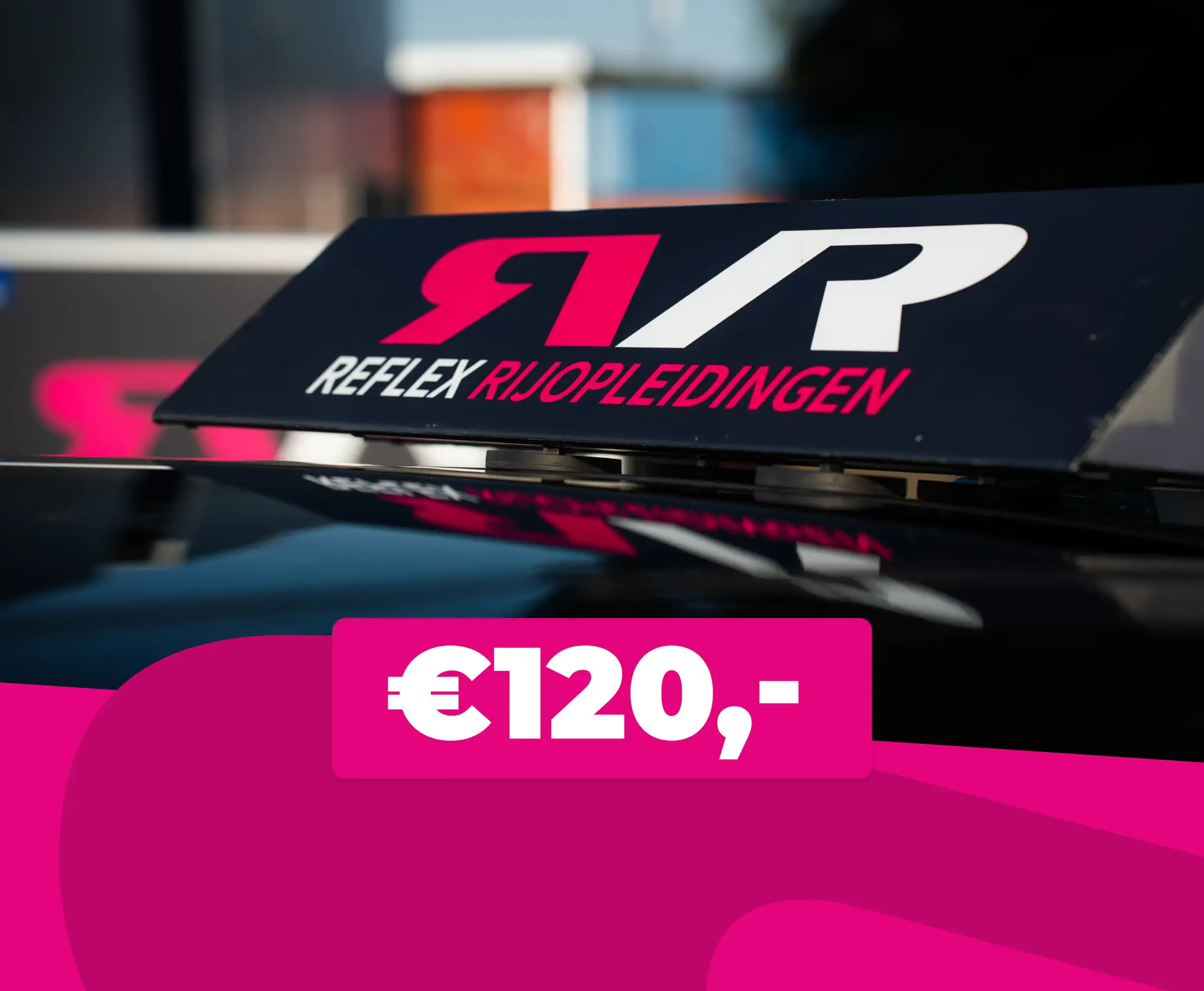 Reflex Rijopleidingen bord met het tarief van 120 euro voor een uitgebreide motor proefles van 2 uur in Woerden.